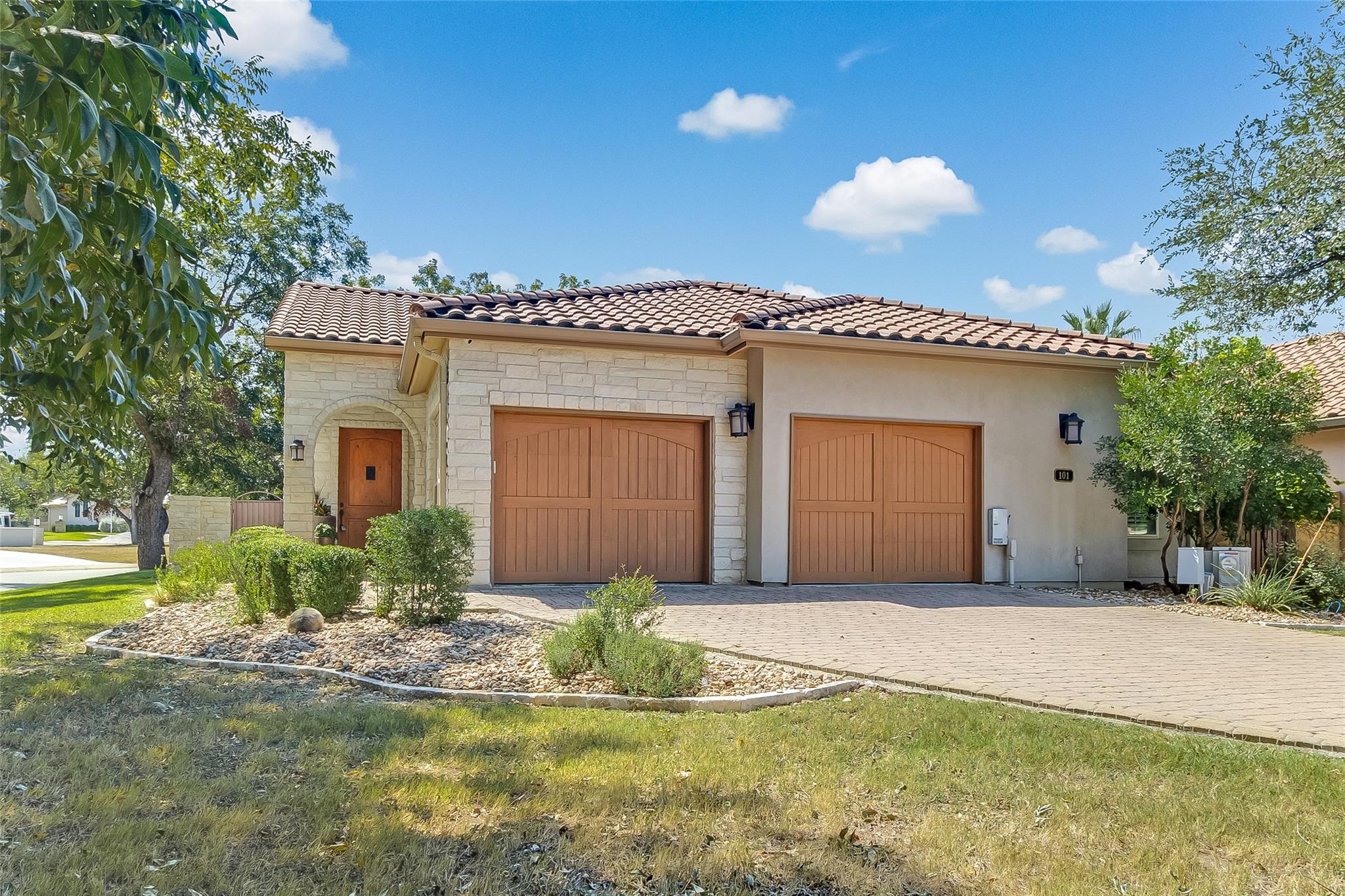 101 Blanco Ct, Horseshoe Bay, TX 78657