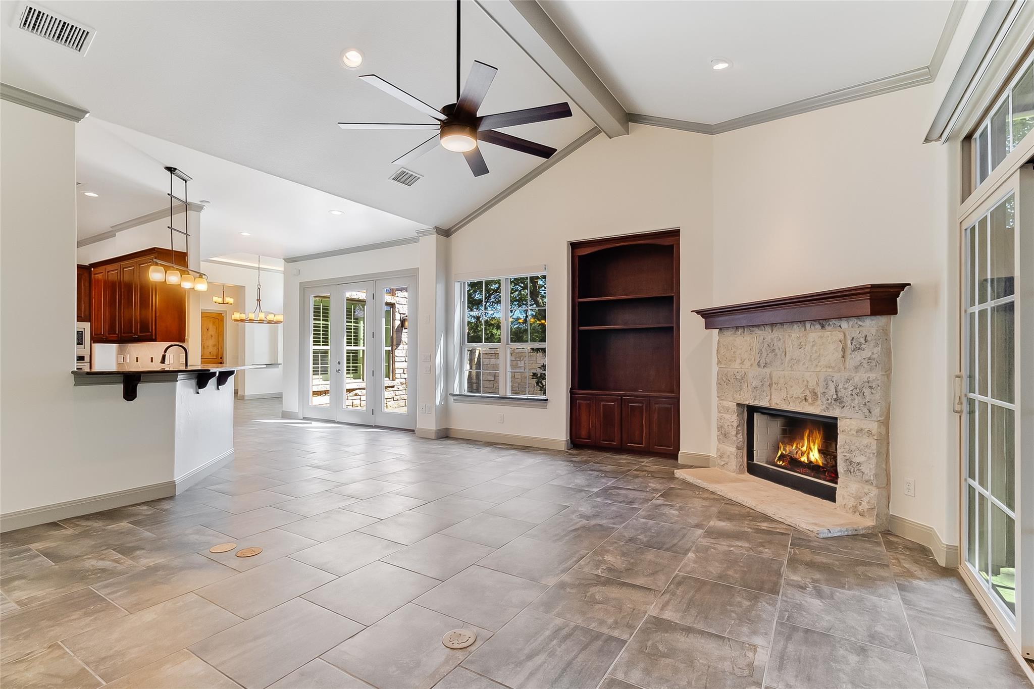 101 Blanco Ct, Horseshoe Bay, TX 78657