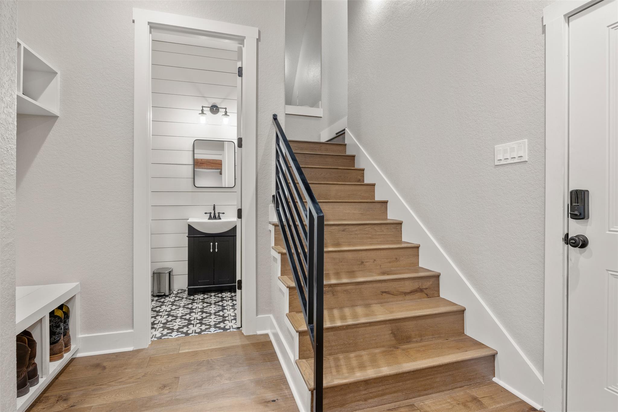 231 Hacienda Pl, Dripping Springs, TX 78620