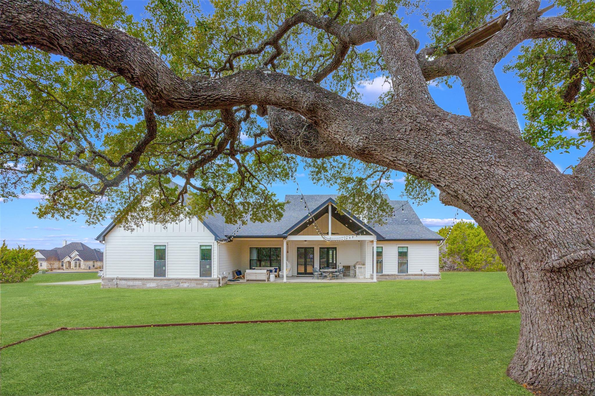 231 Hacienda Pl, Dripping Springs, TX 78620