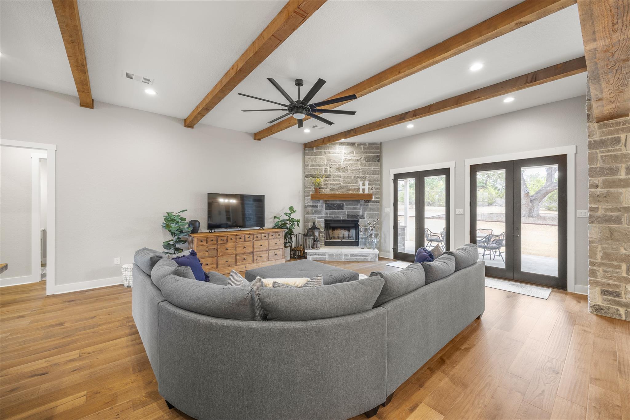 231 Hacienda Pl, Dripping Springs, TX 78620