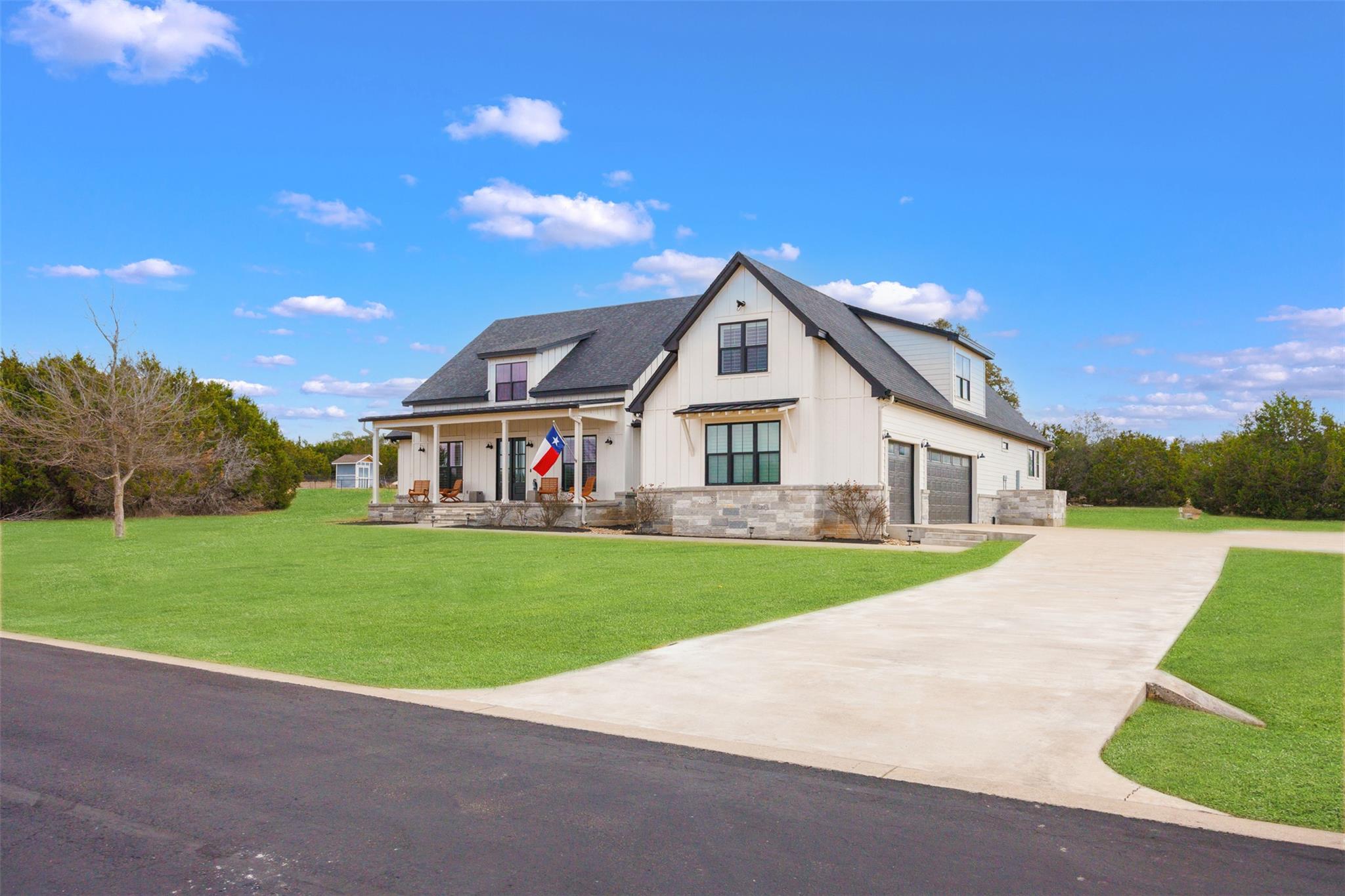 231 Hacienda Pl, Dripping Springs, TX 78620