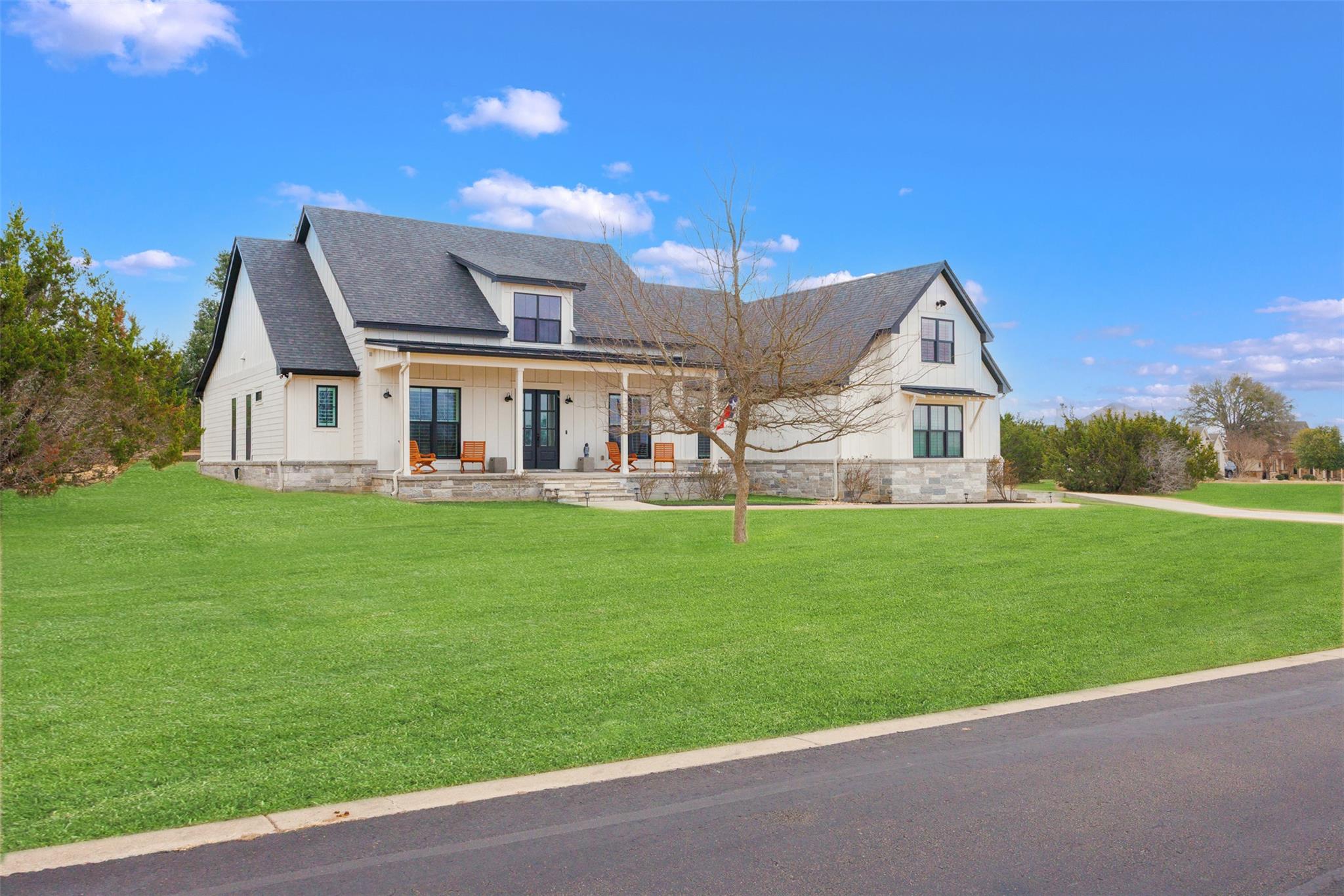 231 Hacienda Pl, Dripping Springs, TX 78620