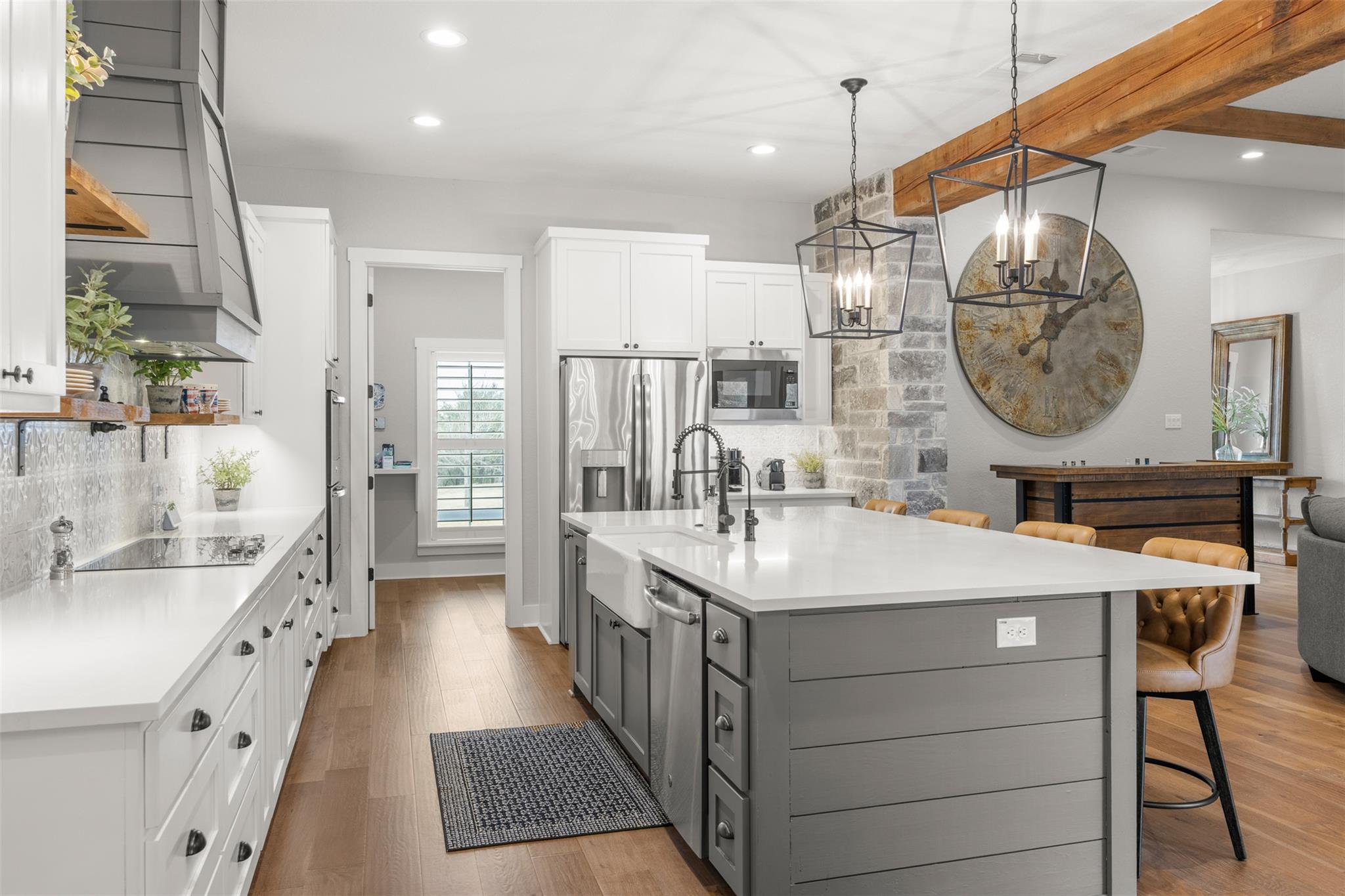 231 Hacienda Pl, Dripping Springs, TX 78620