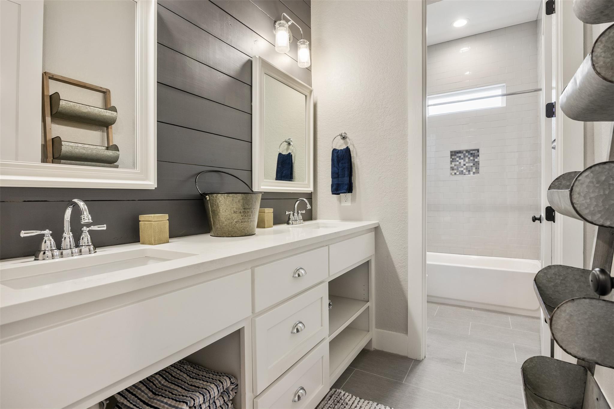 231 Hacienda Pl, Dripping Springs, TX 78620