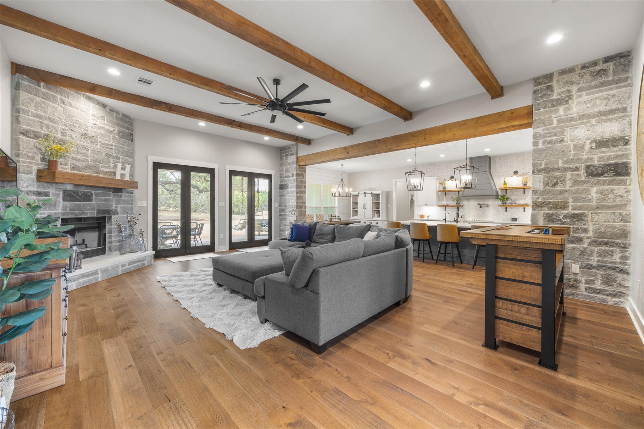 231 Hacienda Pl, Dripping Springs, TX 78620