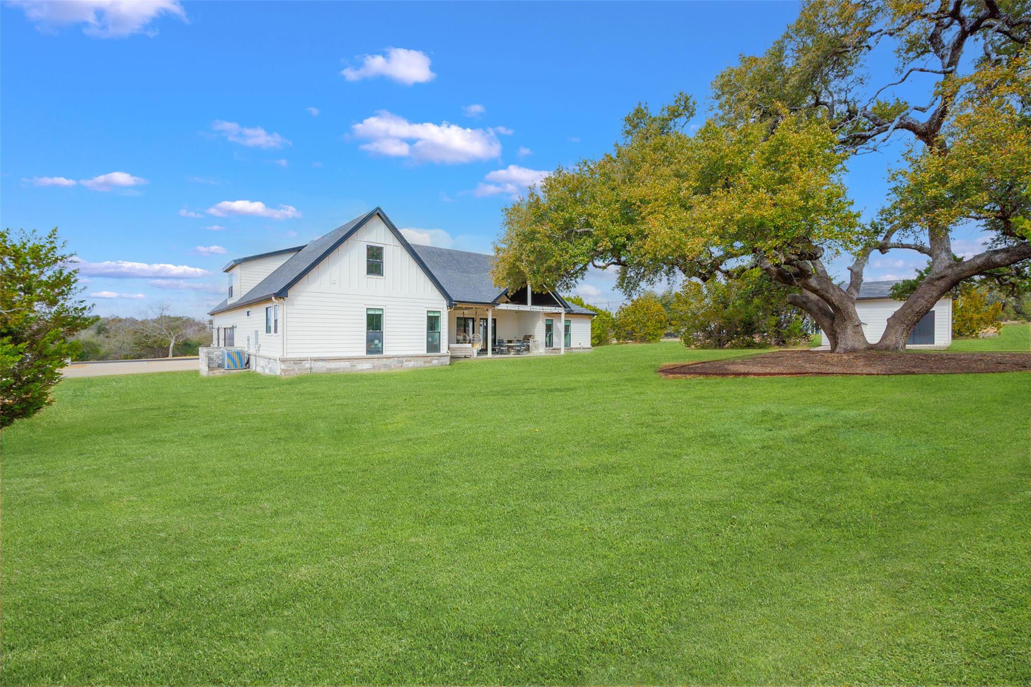 231 Hacienda Pl, Dripping Springs, TX 78620