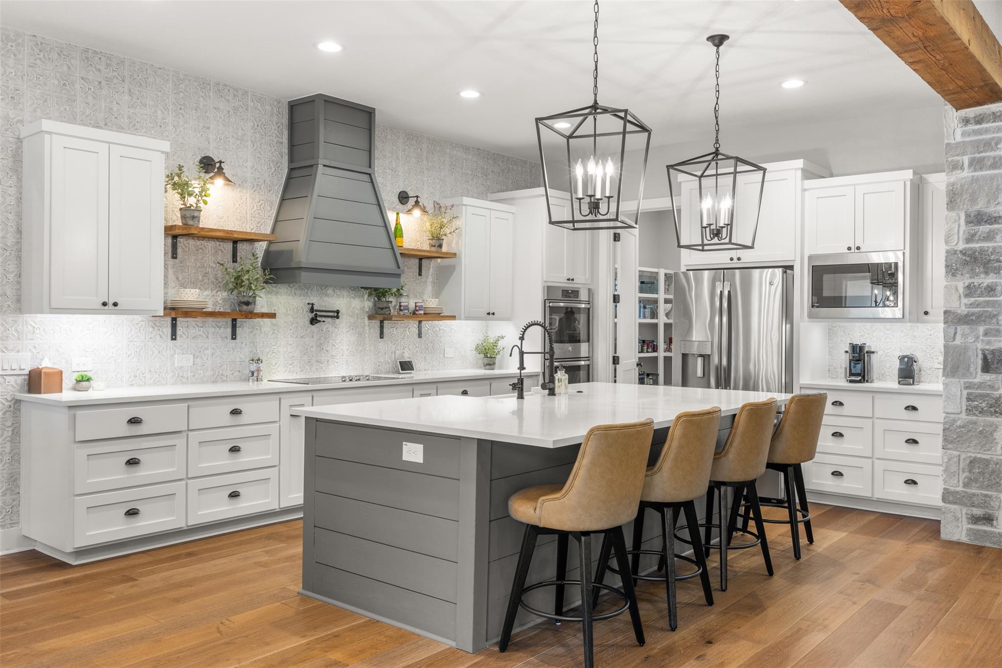 231 Hacienda Pl, Dripping Springs, TX 78620