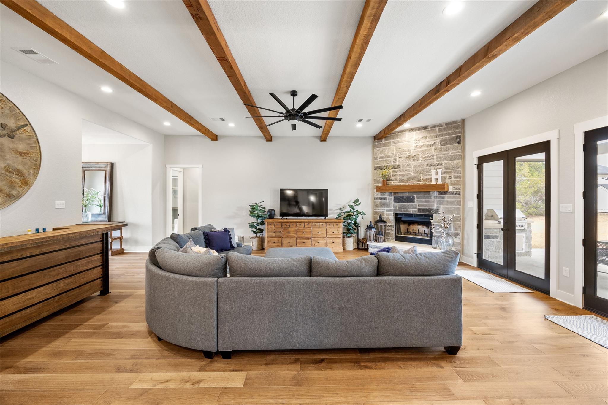 231 Hacienda Pl, Dripping Springs, TX 78620