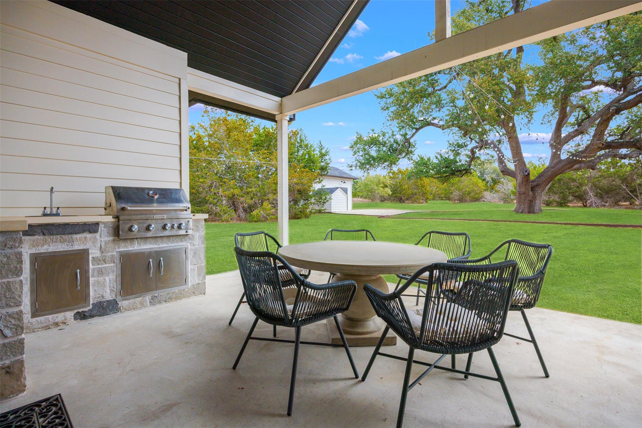 231 Hacienda Pl, Dripping Springs, TX 78620