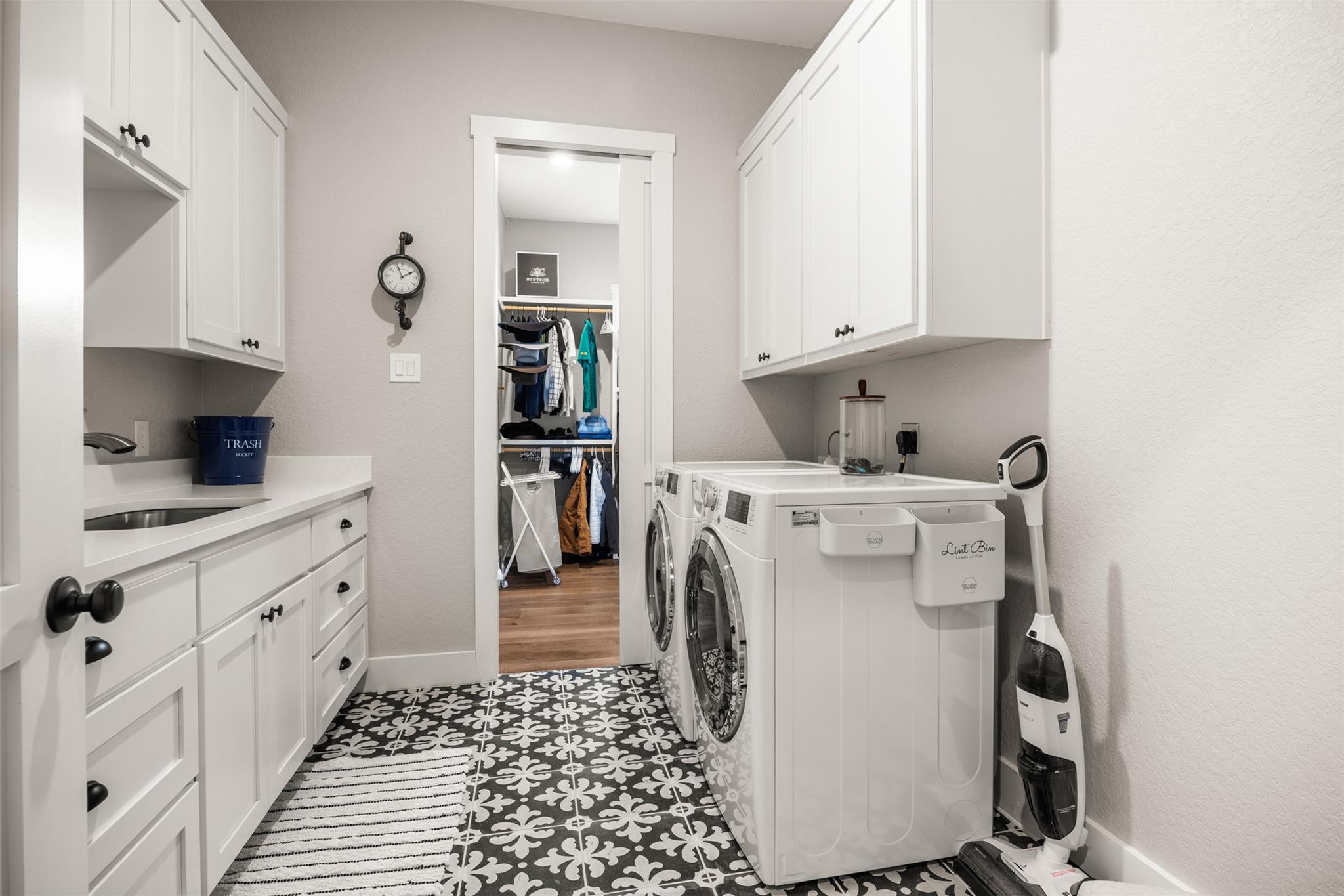 231 Hacienda Pl, Dripping Springs, TX 78620