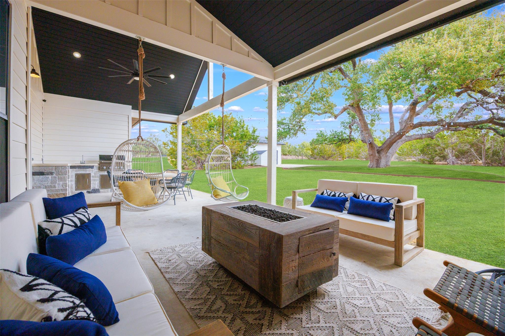 231 Hacienda Pl, Dripping Springs, TX 78620