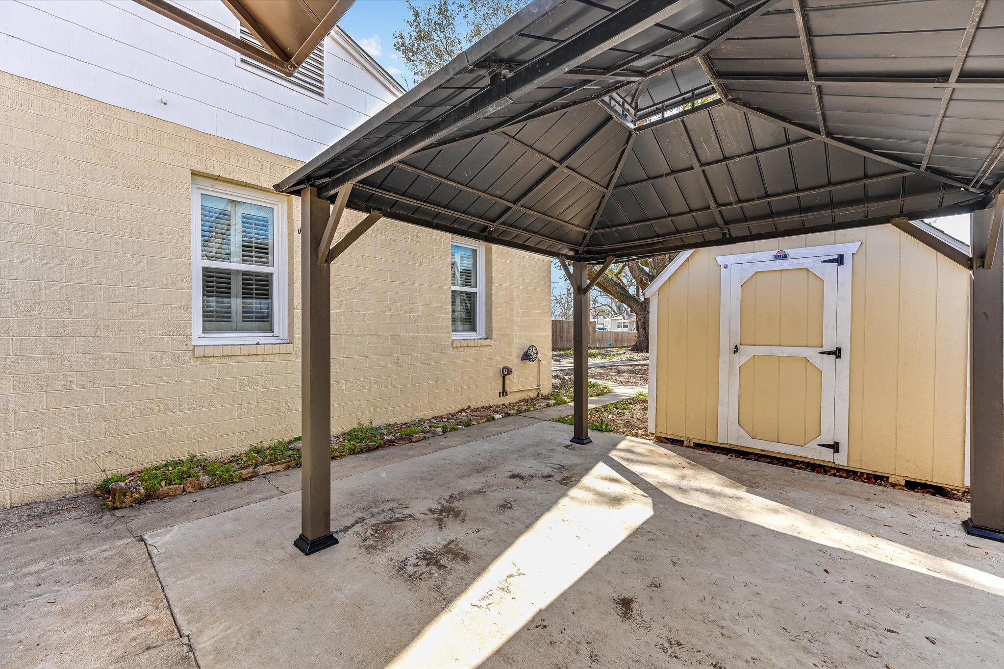 318 NW Loop 230 Highway, Smithville, TX 78957