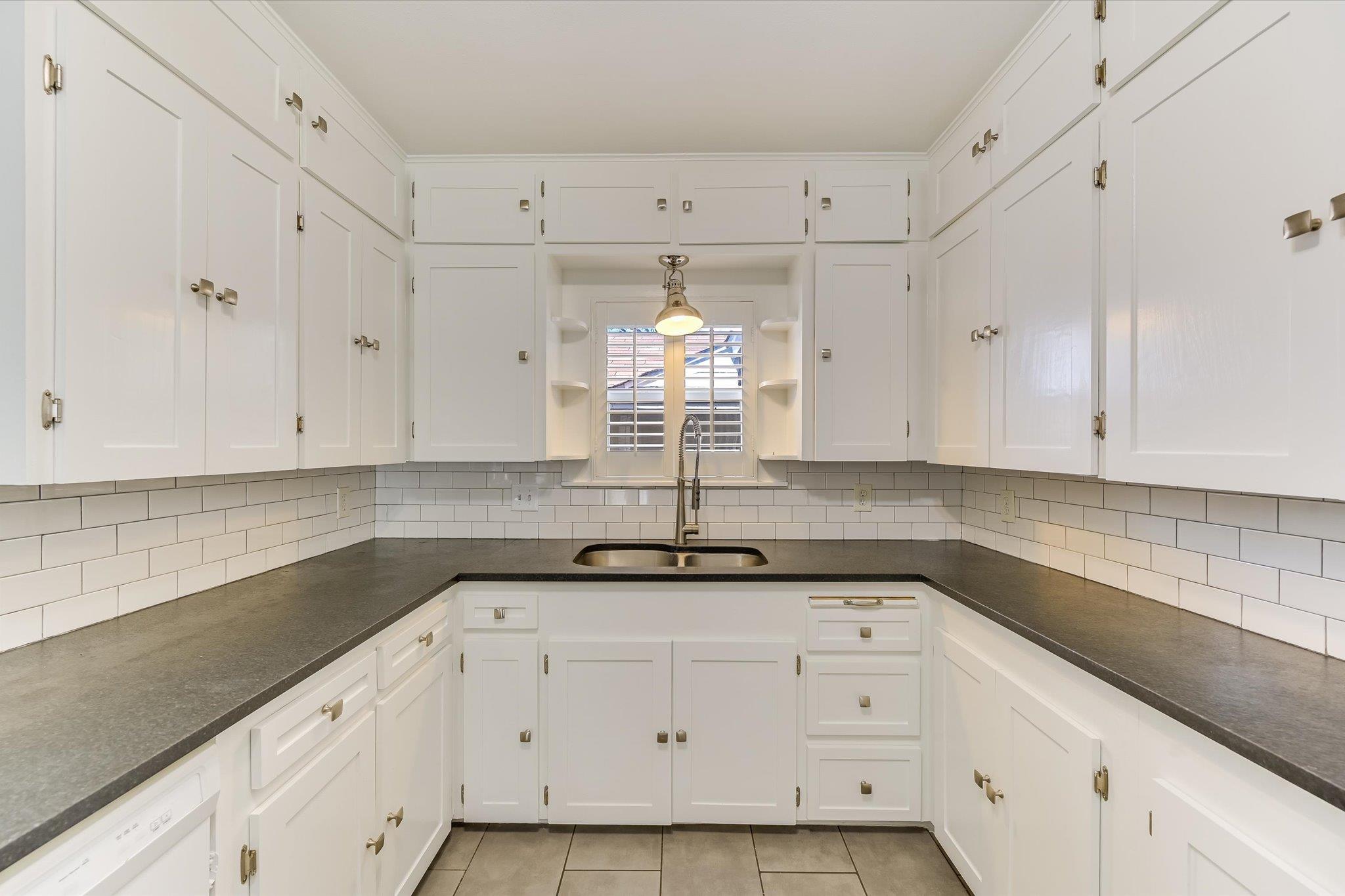 318 NW Loop 230 Highway, Smithville, TX 78957