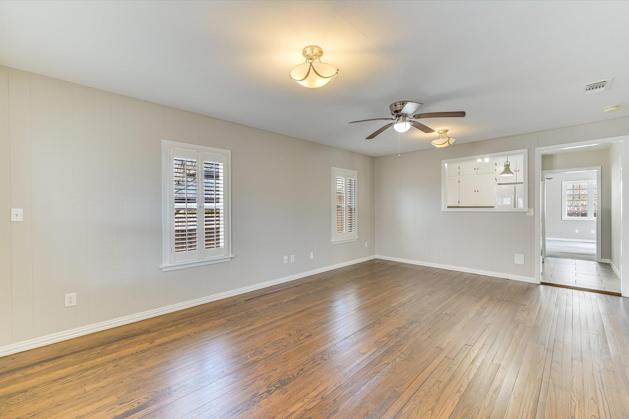 318 NW Loop 230 Highway, Smithville, TX 78957