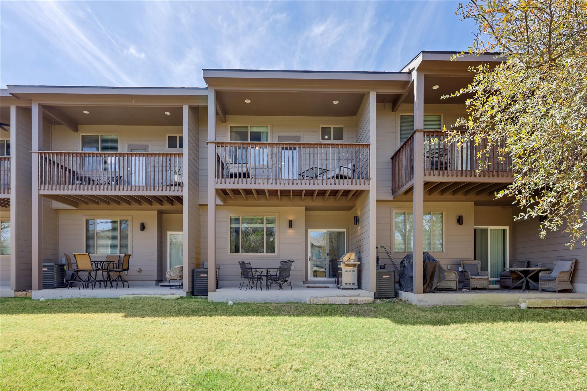 524 Palmer Dr, Lago Vista, TX 78645