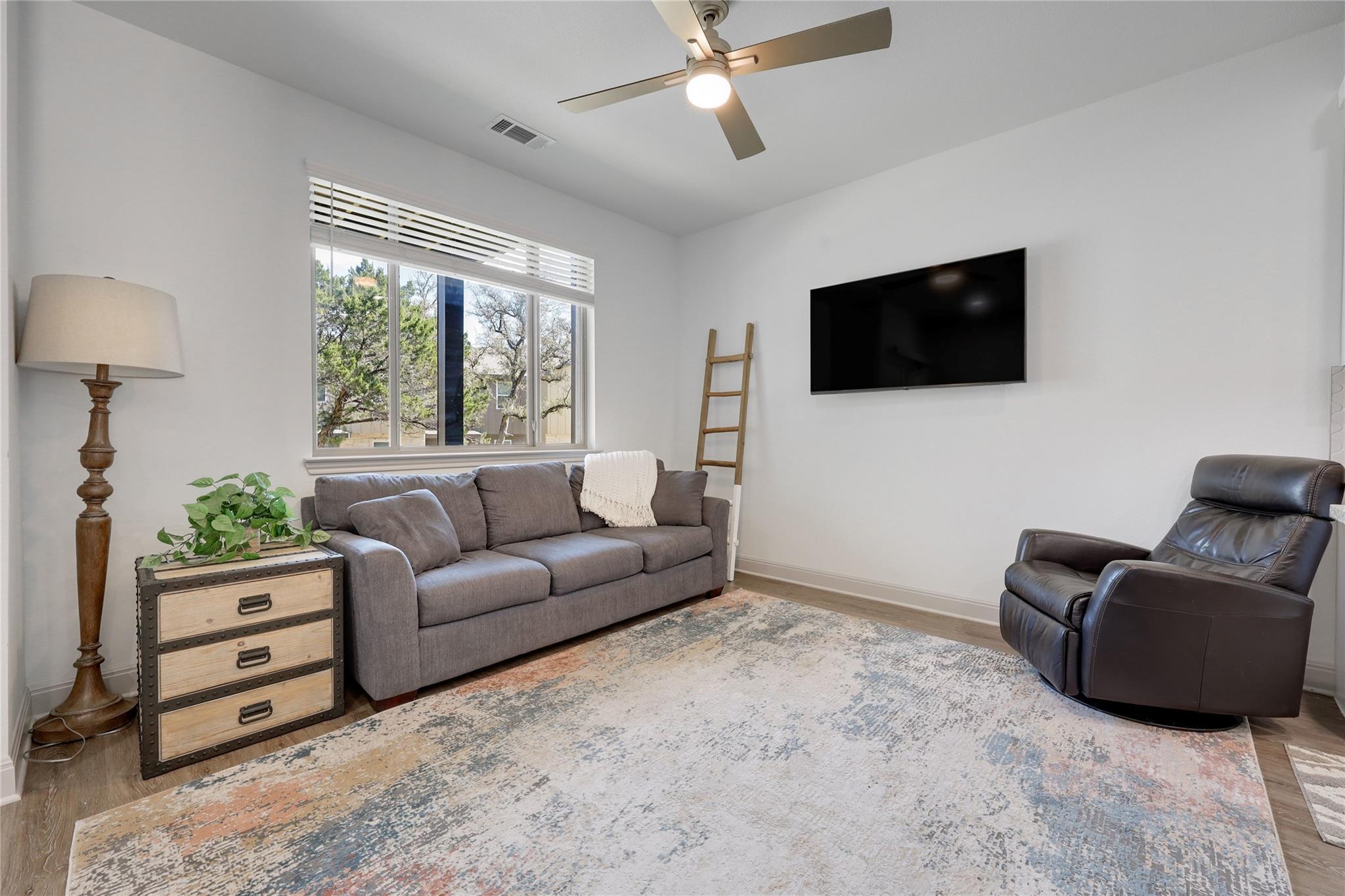 524 Palmer Dr, Lago Vista, TX 78645