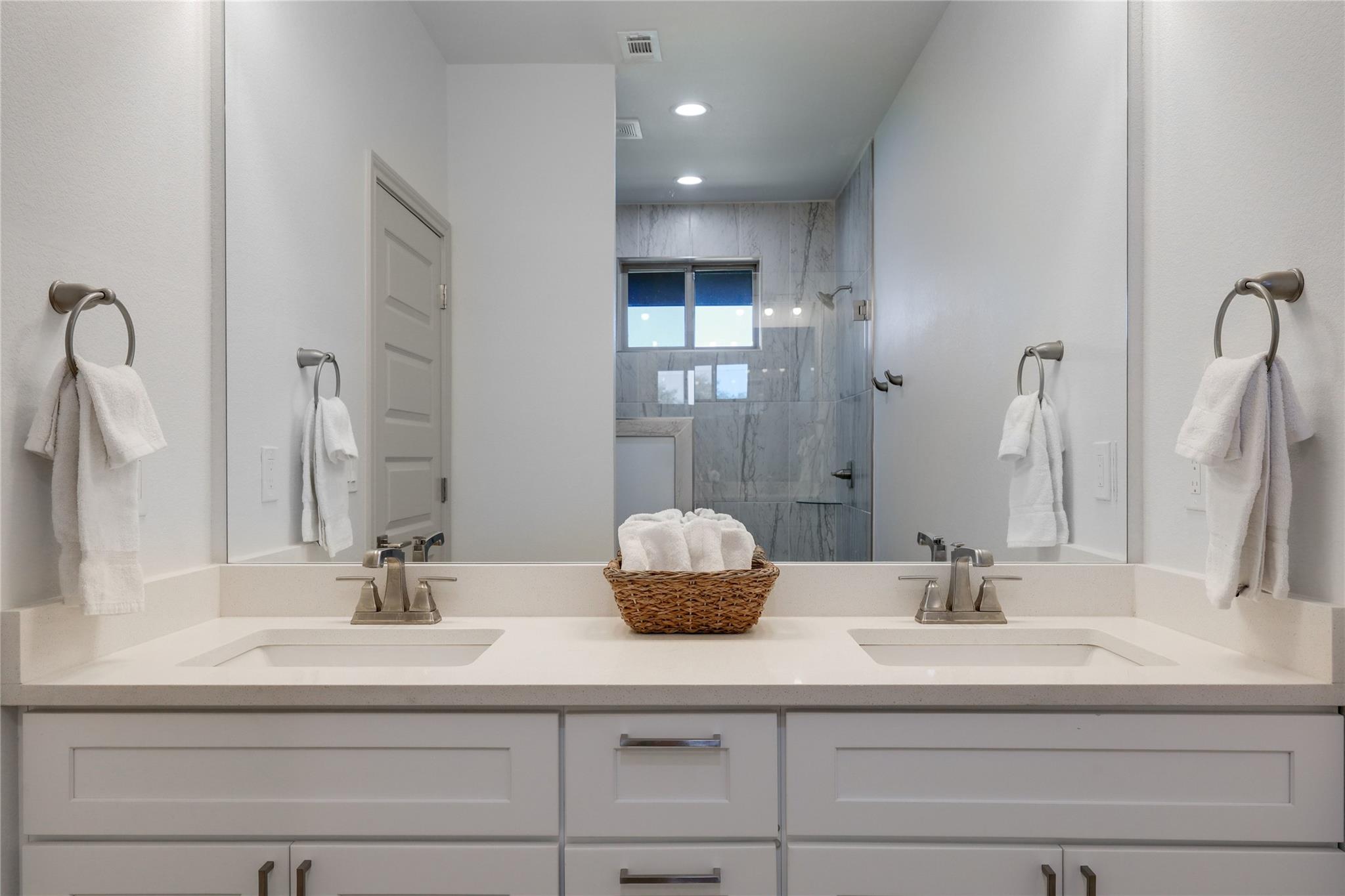 524 Palmer Dr, Lago Vista, TX 78645