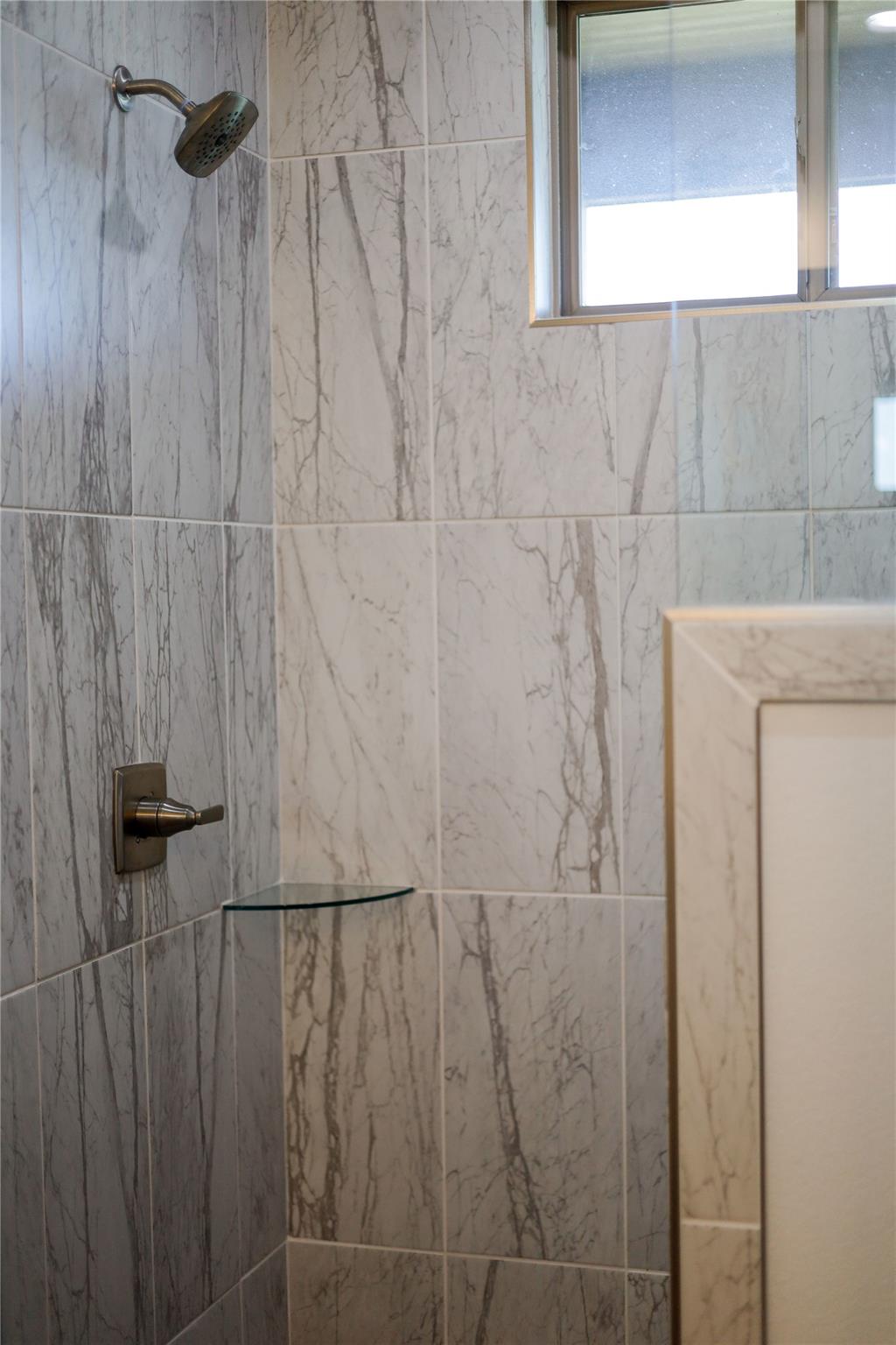 524 Palmer Dr, Lago Vista, TX 78645