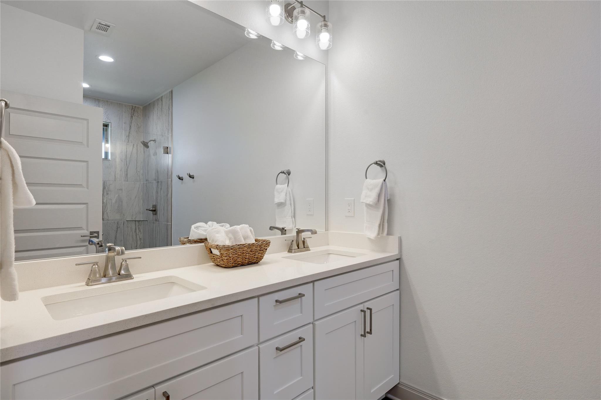 524 Palmer Dr, Lago Vista, TX 78645