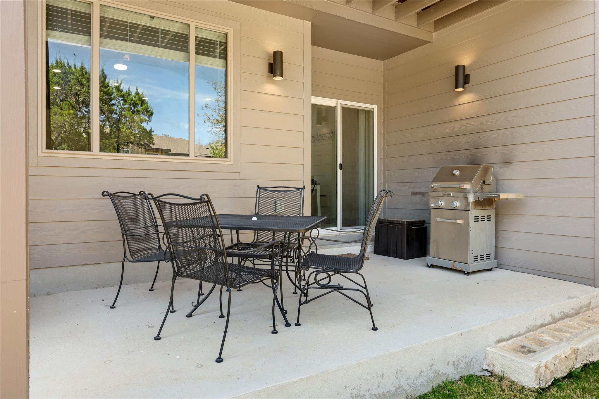 524 Palmer Dr, Lago Vista, TX 78645