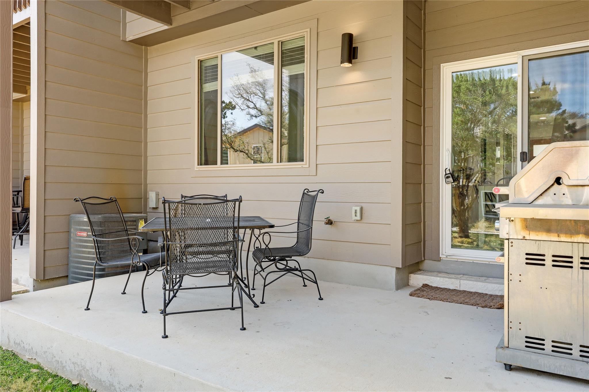 524 Palmer Dr, Lago Vista, TX 78645