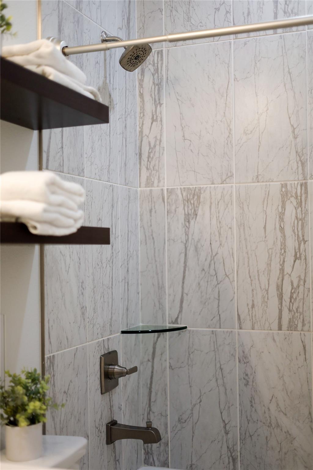 524 Palmer Dr, Lago Vista, TX 78645