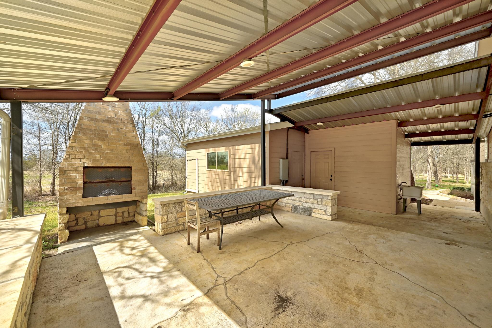 2247 Old Highway 20, McDade, TX 78650