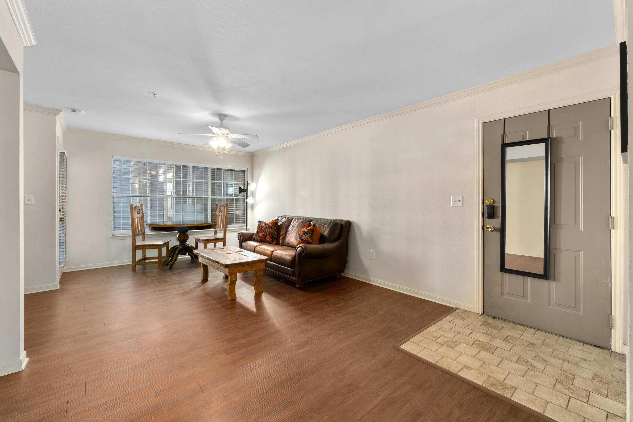 501 W 26th St # 113, Austin, TX 78705