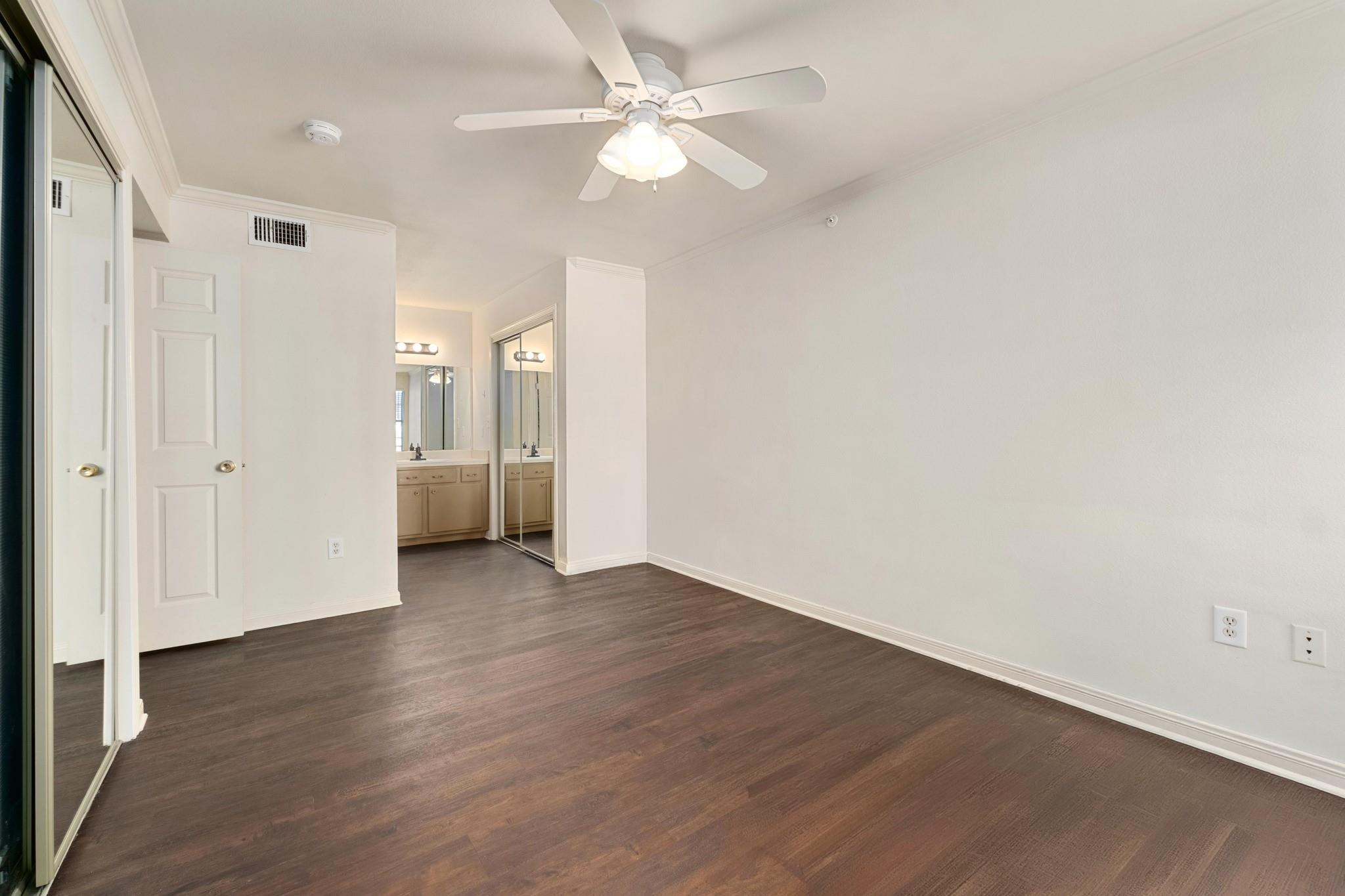 501 W 26th St # 113, Austin, TX 78705