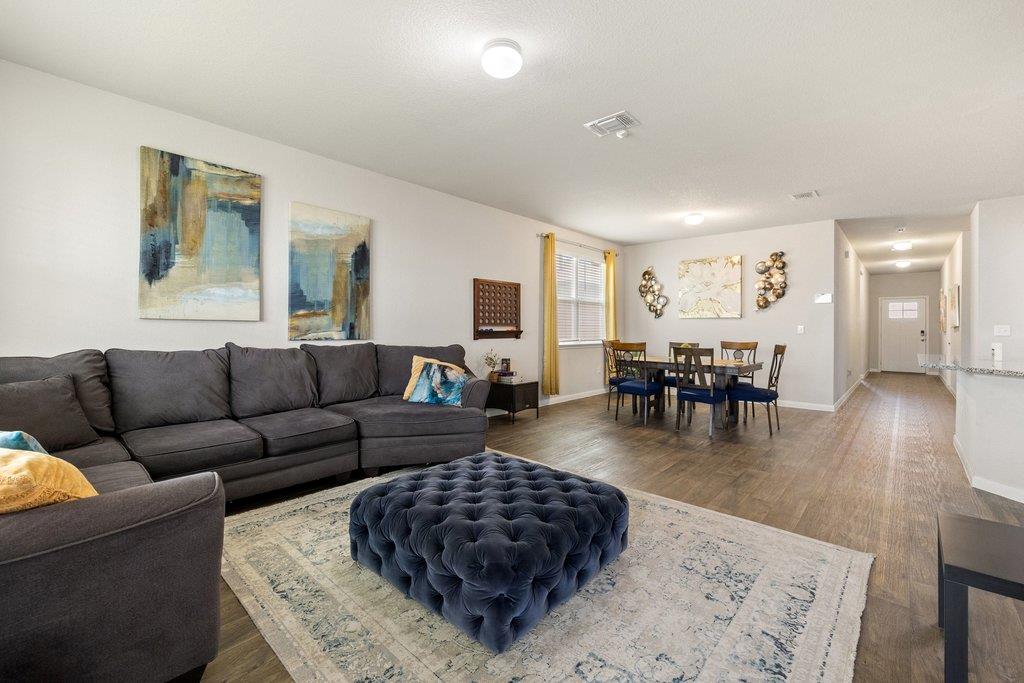 204 Rochester Ln, Hutto, TX 78634