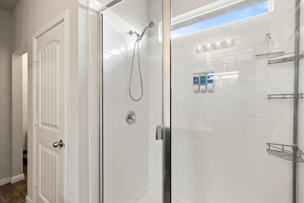 204 Rochester Ln, Hutto, TX 78634