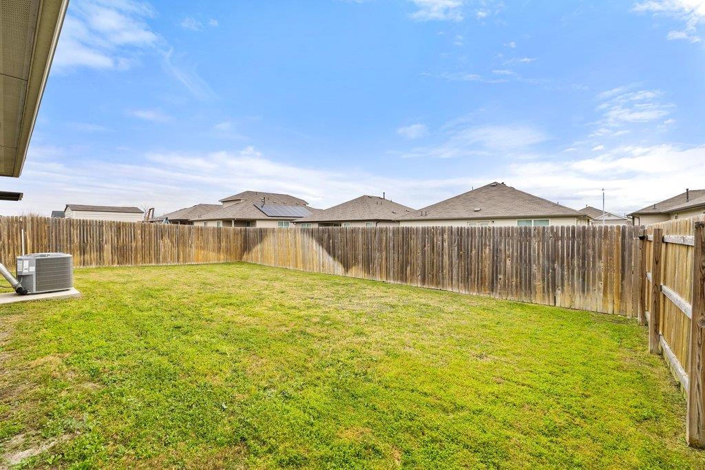 204 Rochester Ln, Hutto, TX 78634