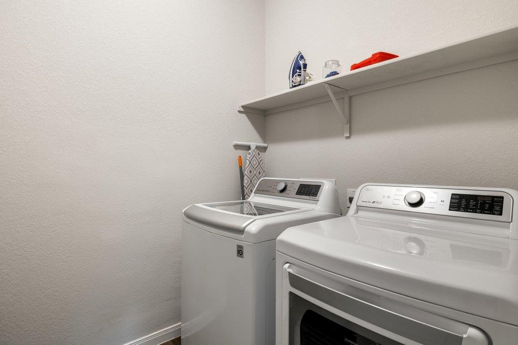 204 Rochester Ln, Hutto, TX 78634