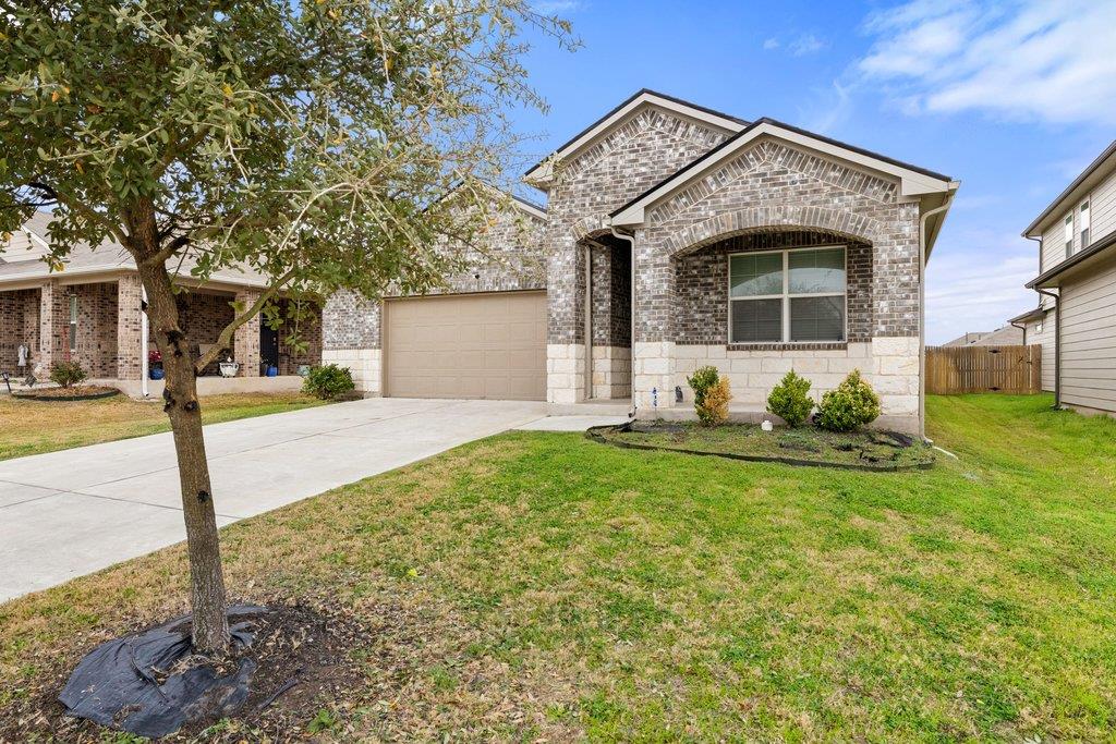 204 Rochester Ln, Hutto, TX 78634