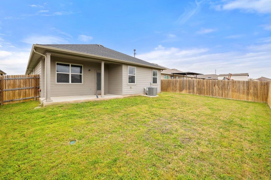 204 Rochester Ln, Hutto, TX 78634