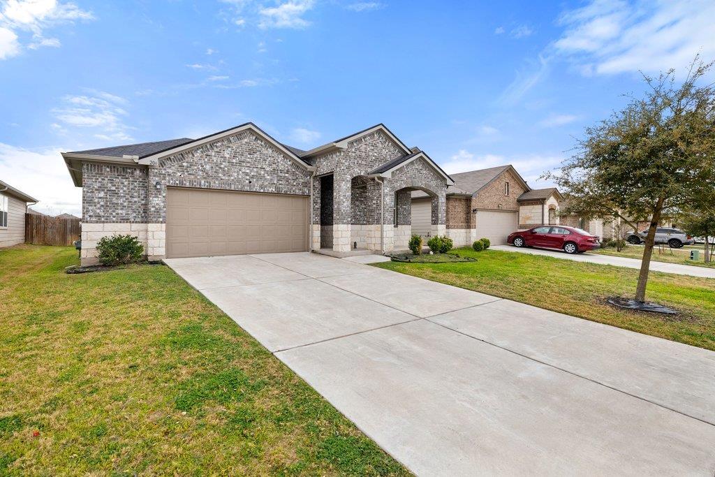 204 Rochester Ln, Hutto, TX 78634