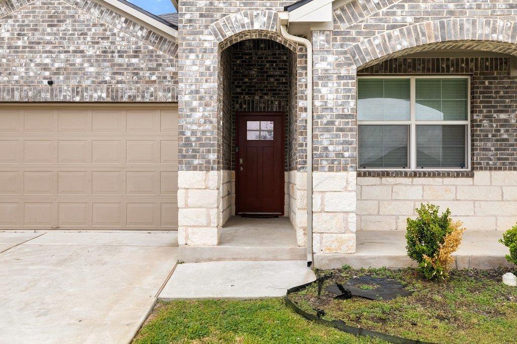 204 Rochester Ln, Hutto, TX 78634