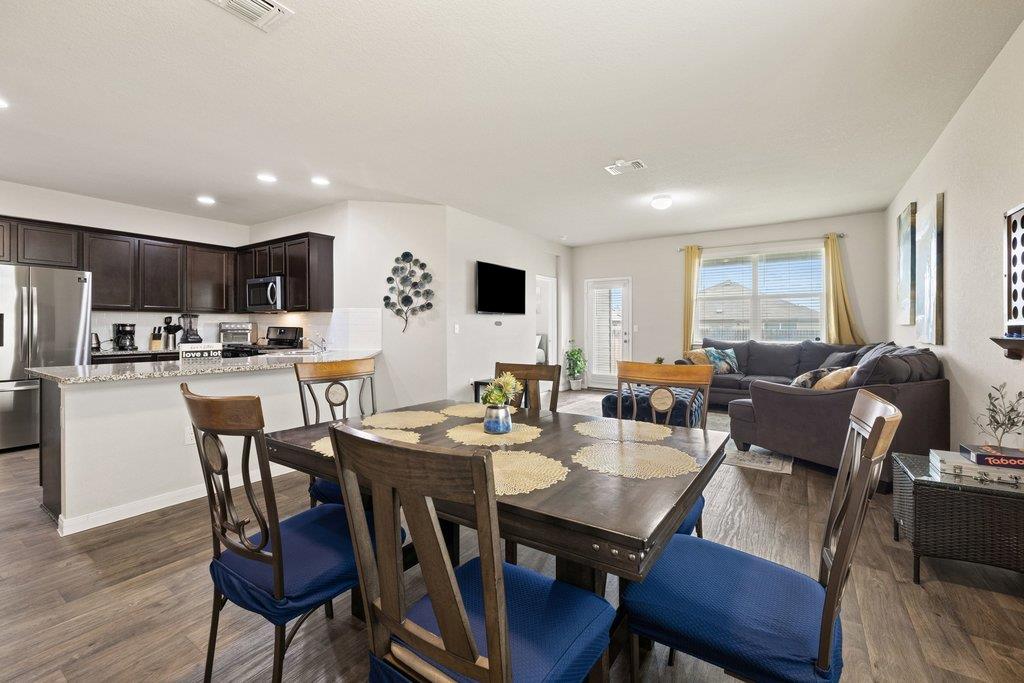 204 Rochester Ln, Hutto, TX 78634