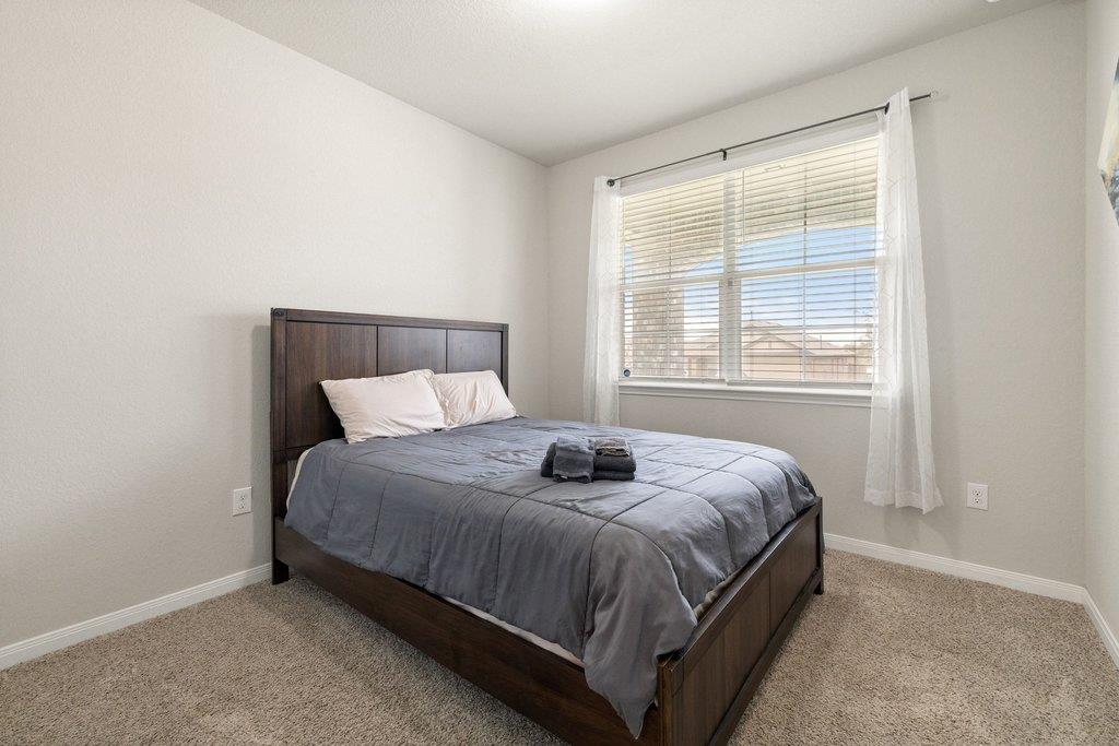 204 Rochester Ln, Hutto, TX 78634