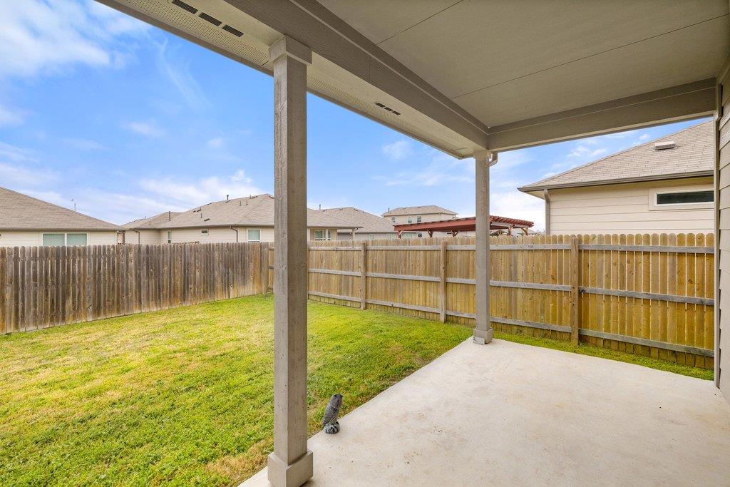 204 Rochester Ln, Hutto, TX 78634