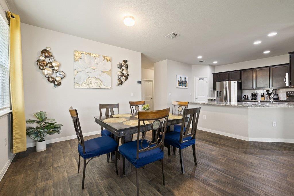 204 Rochester Ln, Hutto, TX 78634