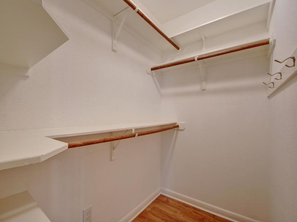 7685 Northcross Dr # 906, Austin, TX 78757