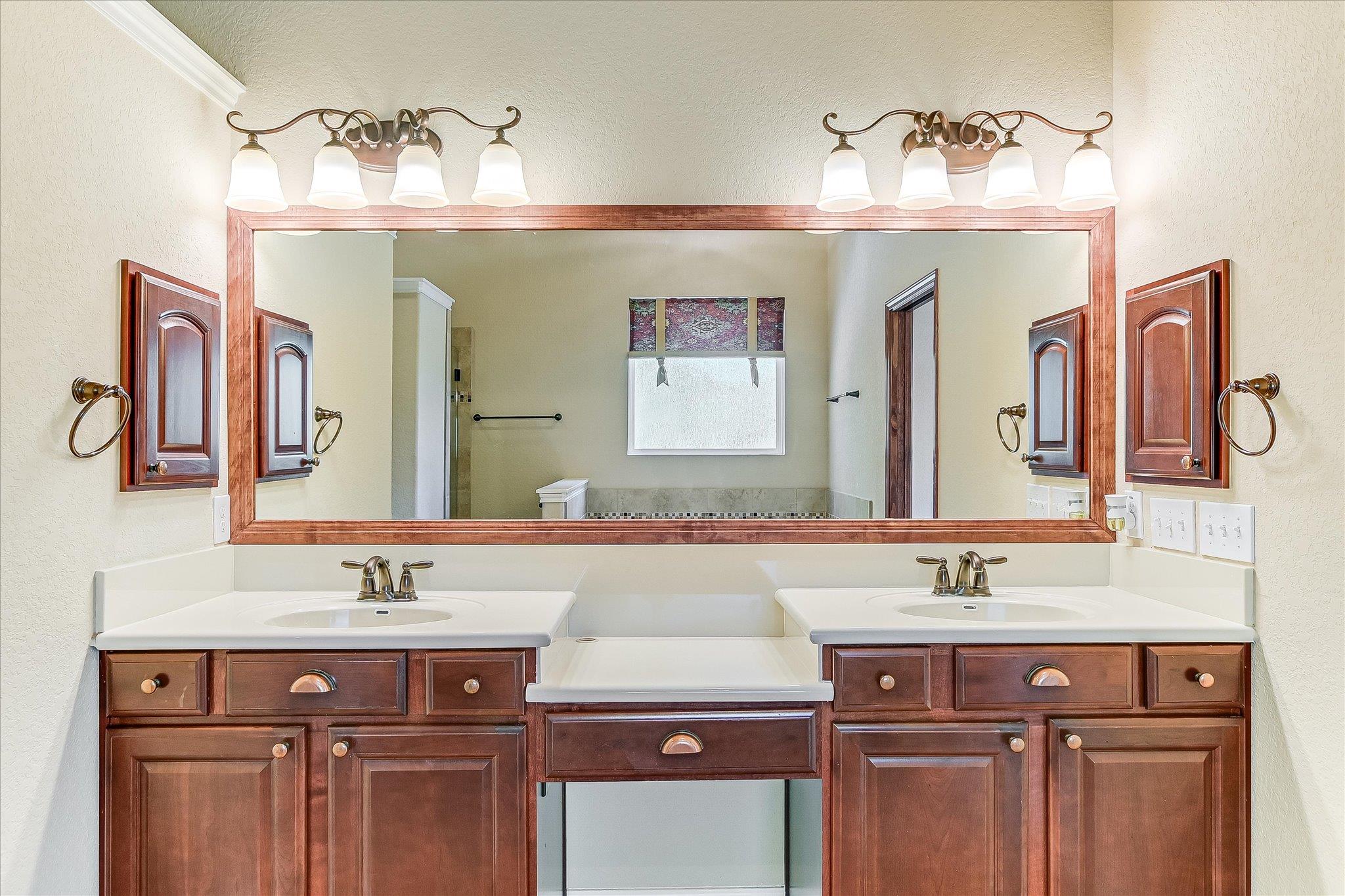 1014 Broken Spoke, Canyon Lake, TX 78133