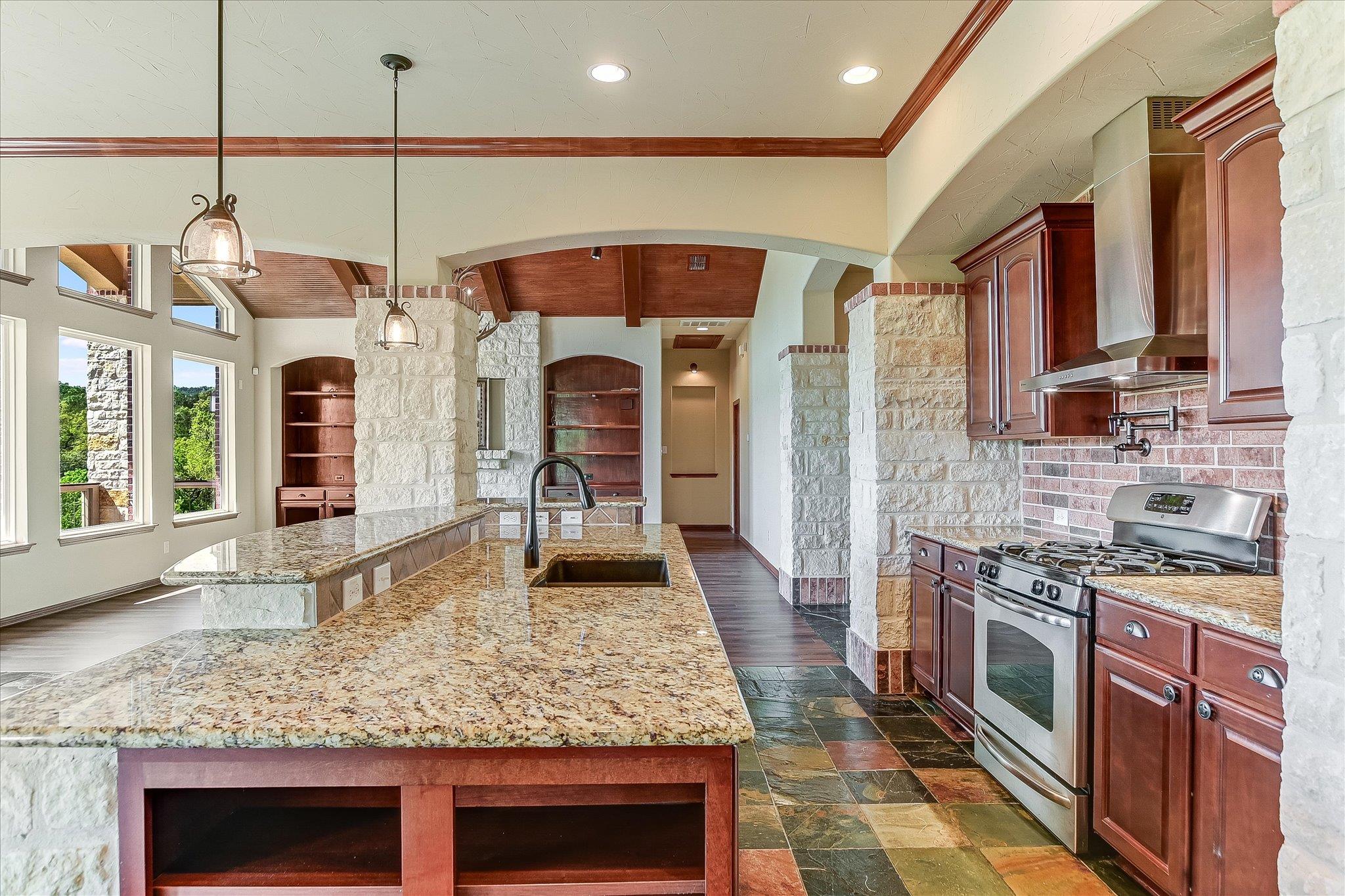 1014 Broken Spoke, Canyon Lake, TX 78133