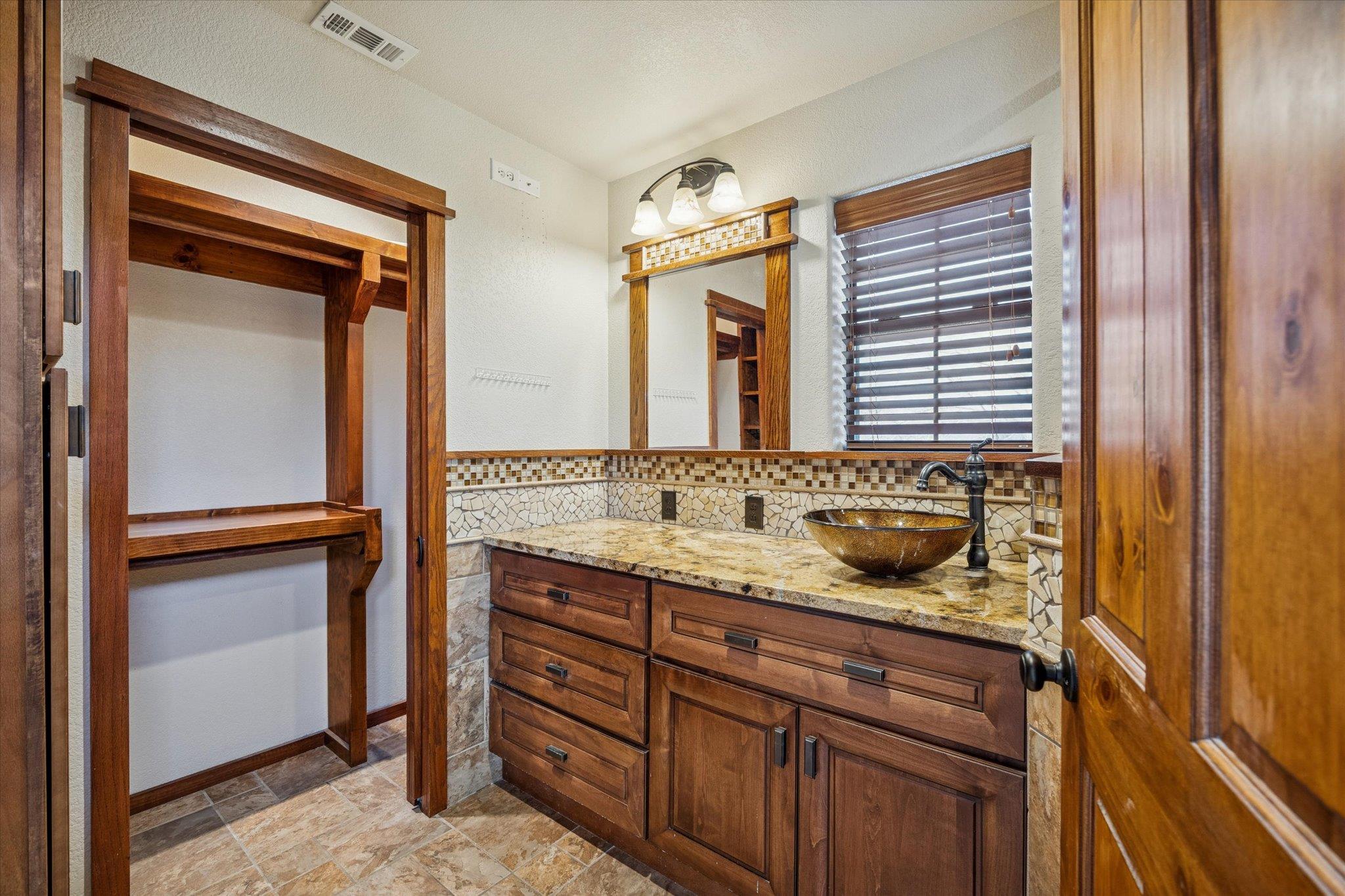 137 Hill Dr Dr, Granite Shoals, TX 78654