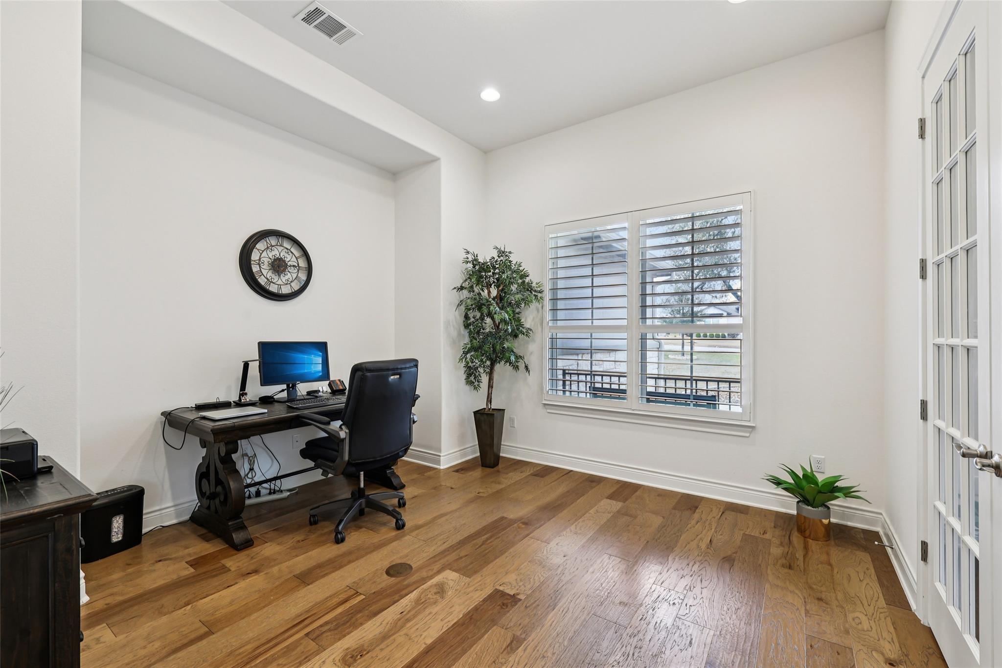 504 Lodge Ct, Liberty Hill, TX 78642