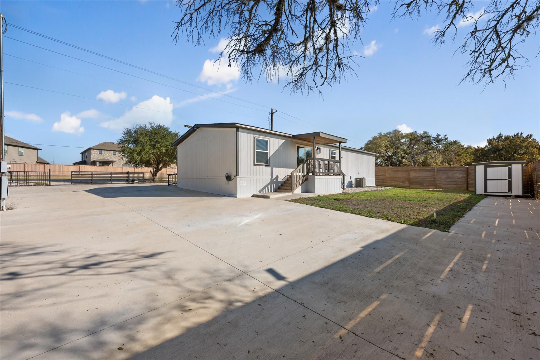 624 S Old Stagecoach Rd, Kyle, TX 78640