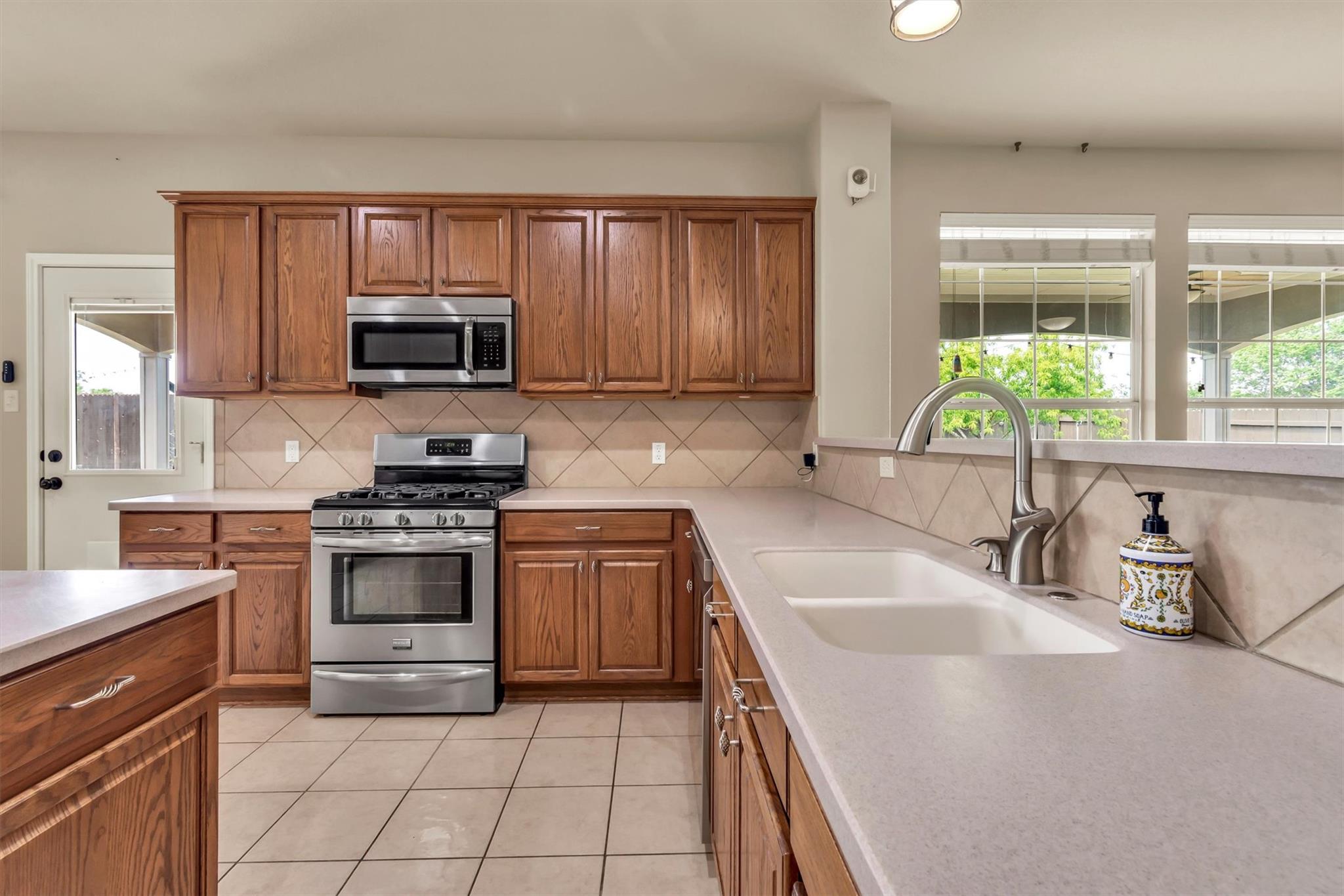 749 Sweet Gum Dr, Kyle, TX 78640