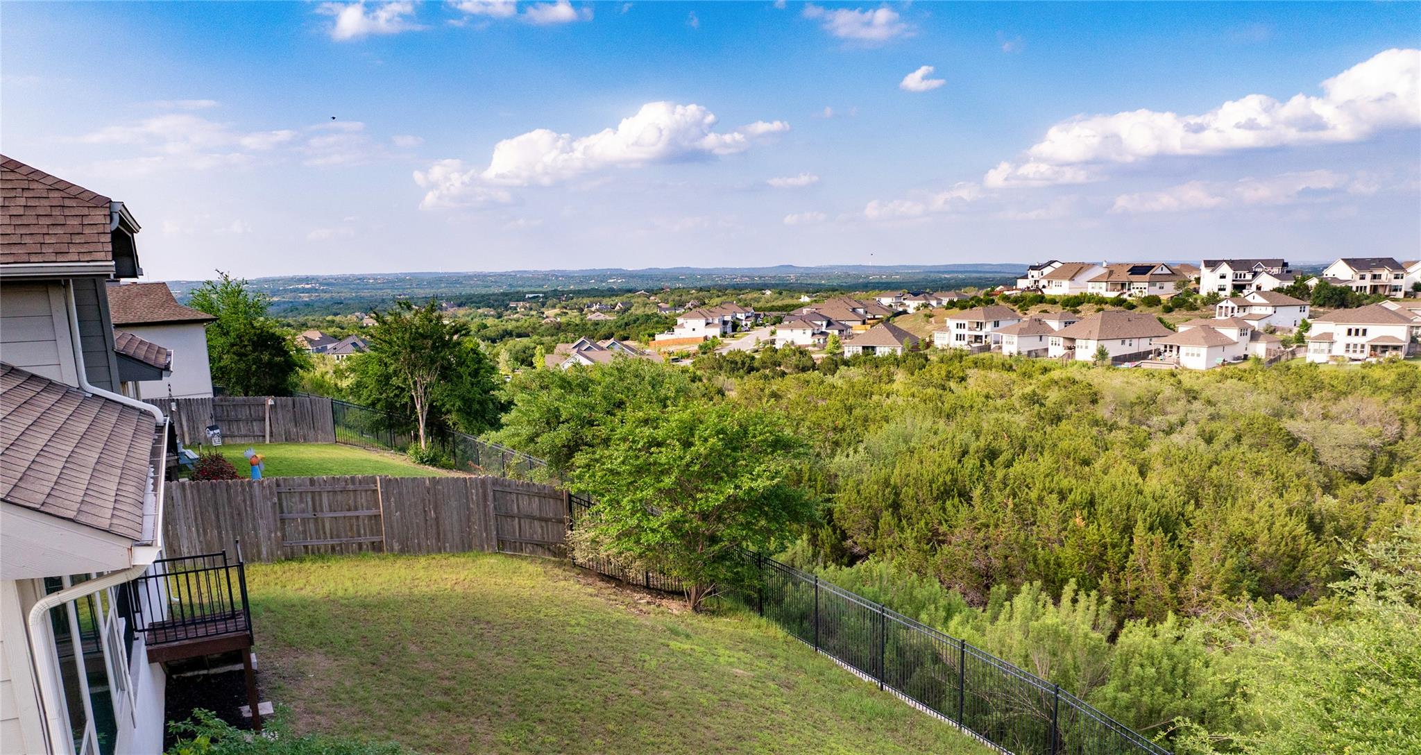 595 Dayridge Dr, Dripping Springs, TX 78620